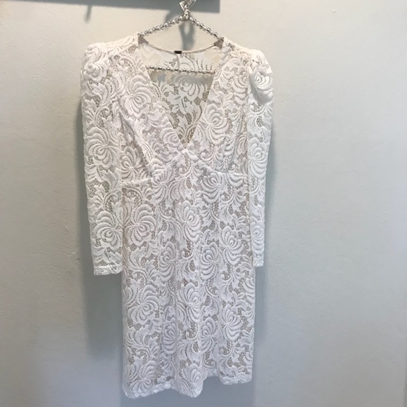 Free People Dresses & Skirts - FREE PEOPLE DEEP VNECK DRESS.